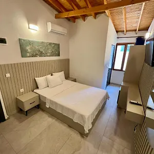 Ados Otel